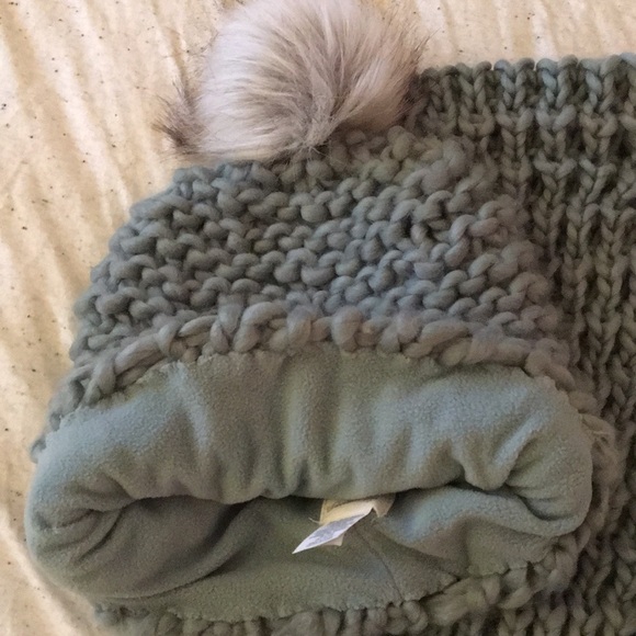 EUC - Chunky Knit Hat & Scarf Set (Teal) OS - Picture 2 of 4